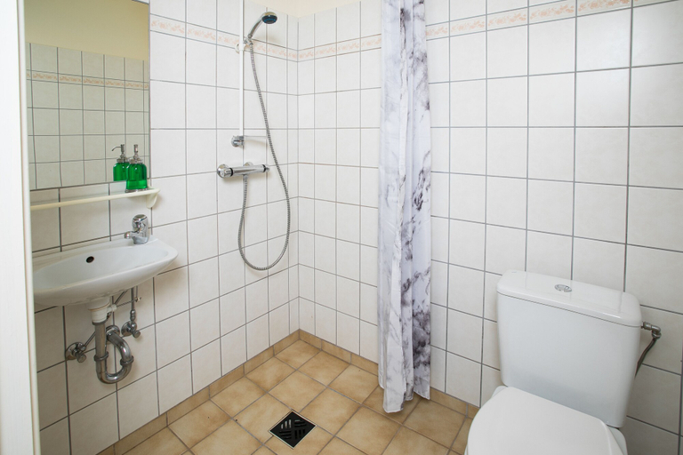 Bathroom 4, Hotel Langaholt, Snæfellsbær