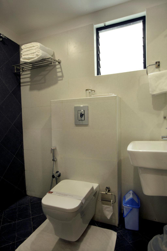 Bathroom 4, Royal Plaza Glitz Inn, Kozhikode
