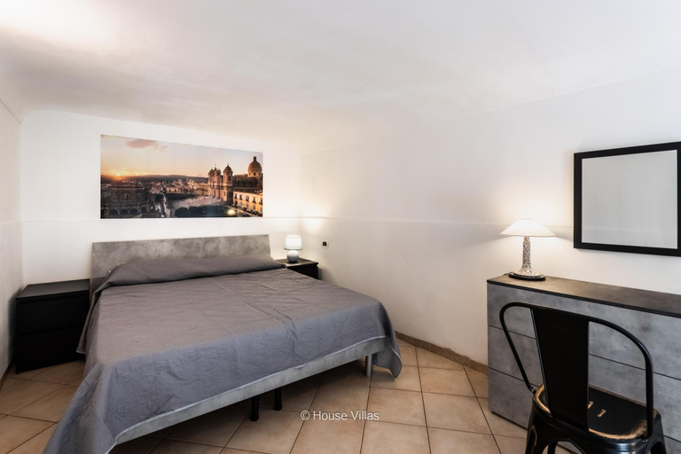 Bedroom 2, Ciuri Ciuri in Noto With 3 Bedrooms and 2 Bathrooms, Syracuse