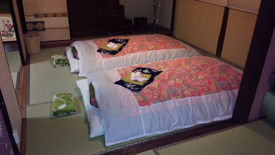 Bedroom, Guesthouse Tomari-ya Caters to Women, Tondabayashi