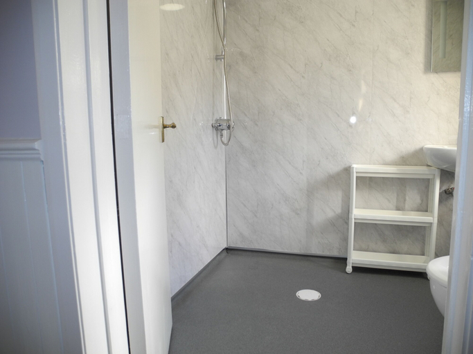 Bathroom 3, Heathcliff House, Exclusively for Adults, Free Large Car Park, Torbay