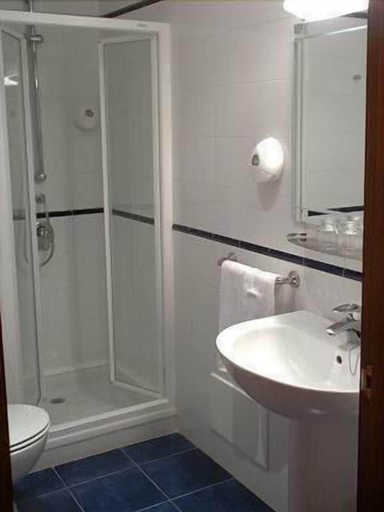 Bathroom 5, La Estrada, Asturias