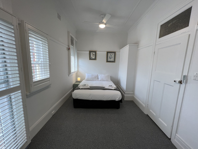 Bedroom 5, Hotel Concord, Sydney