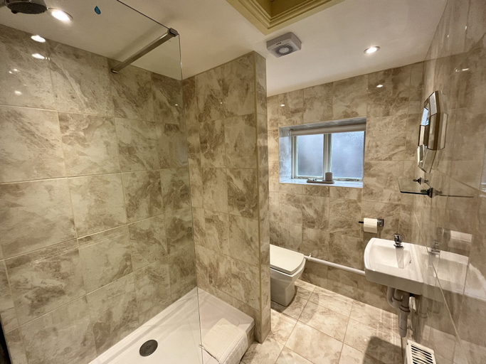 Bathroom 3, Swan House Tea Room Bed & Breakfast, Gloucestershire