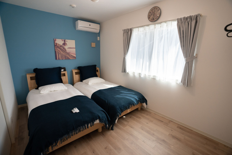 Bedroom 3, Coral, Onna