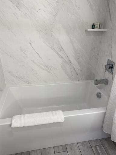 Bathroom 3, Bandon Inn, Coos