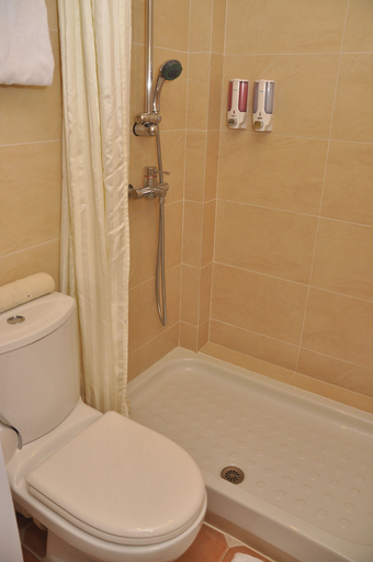 Bathroom 5, B&B Cheung Chau, New Territories