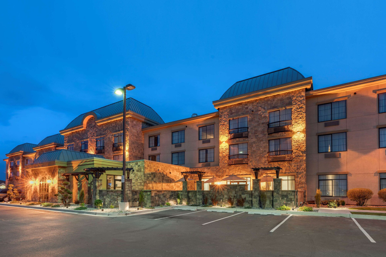 Exterior & Views