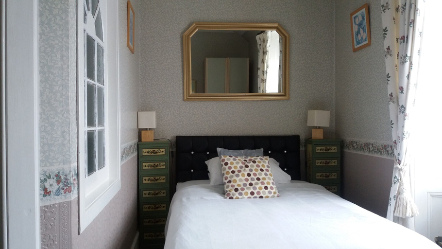 Bedroom 4, Ashley House Guest House, Dundee