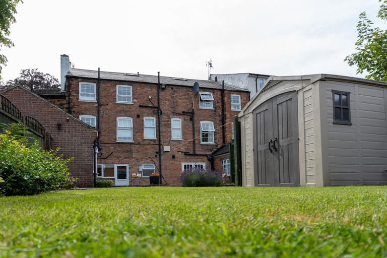 Exterior & Views 2, The Lawns Guest House, Nottinghamshire