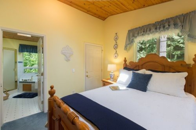 Bedroom 3, A Hidden Haven & Water Garden Cottages, Clallam