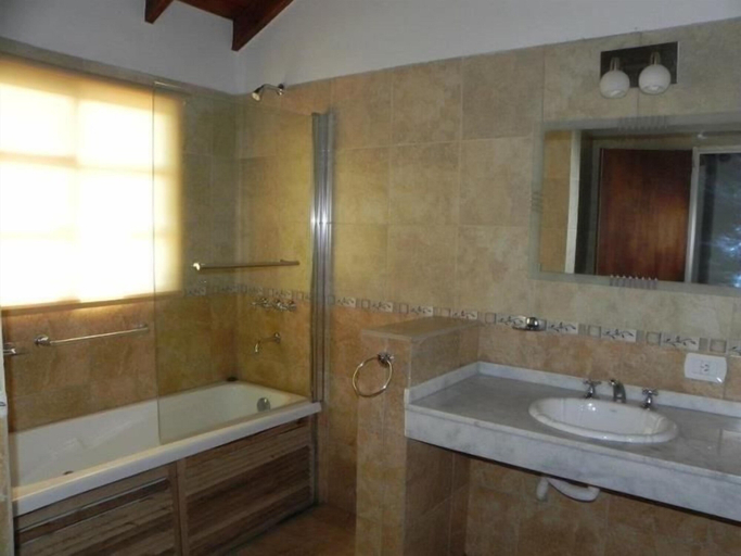 Bathroom, Winds Hill Resort & Spa, Chacabuco