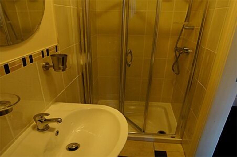Bathroom 3, South Beach Apartments, Blackpool