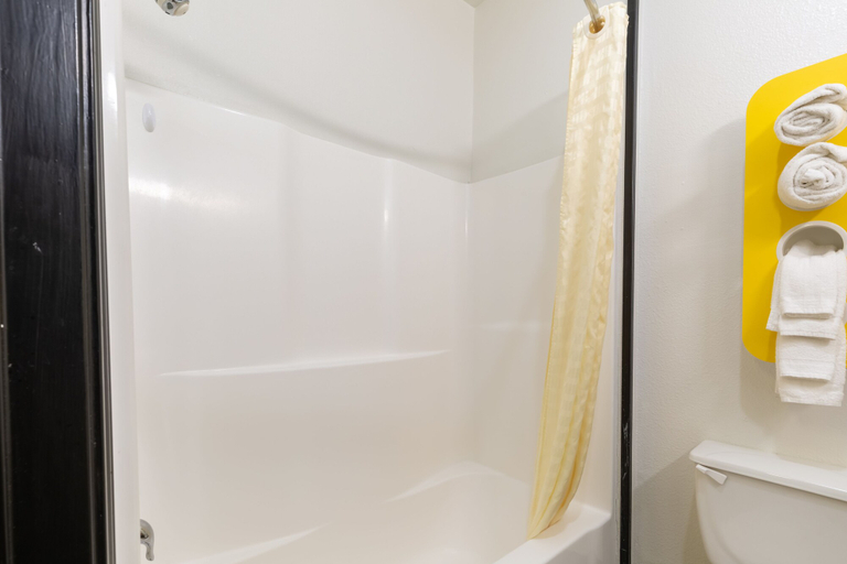 Bathroom 5, Studio 6 Bay City, TX, Matagorda