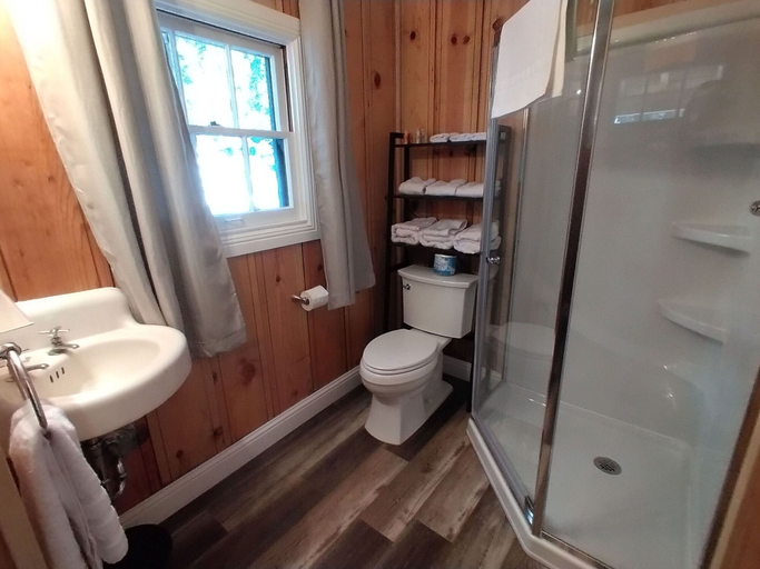 Bathroom 4, Lakeshore Resort, Fresno
