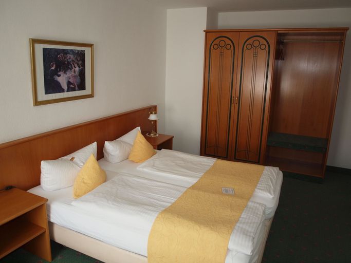 Bedroom 4, Hotel Bellevue Schmölln, Altenburger Land