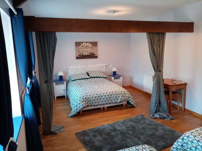Bedroom 3, La Parisière, Manche