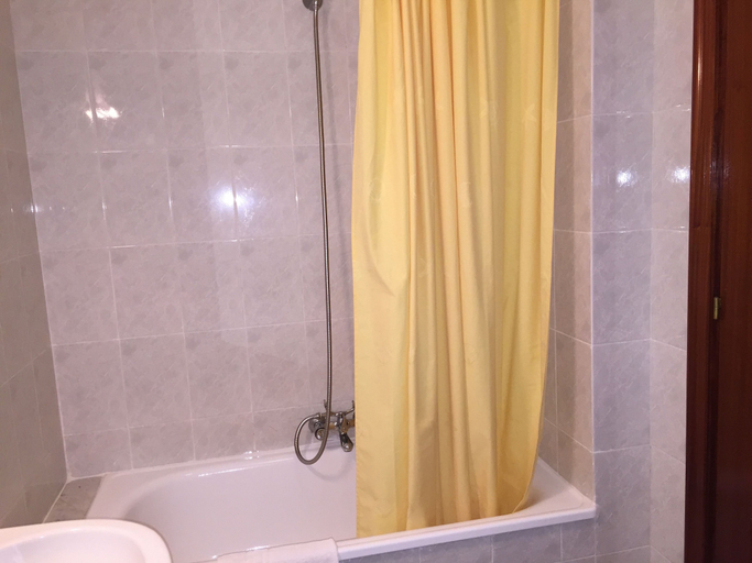 Bathroom 5, Hotel As Areas II, Lugo