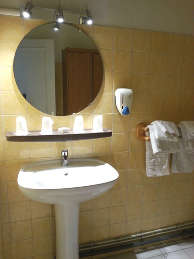Bathroom 3, Hotel les Lavandes, Bouches-du-Rhône