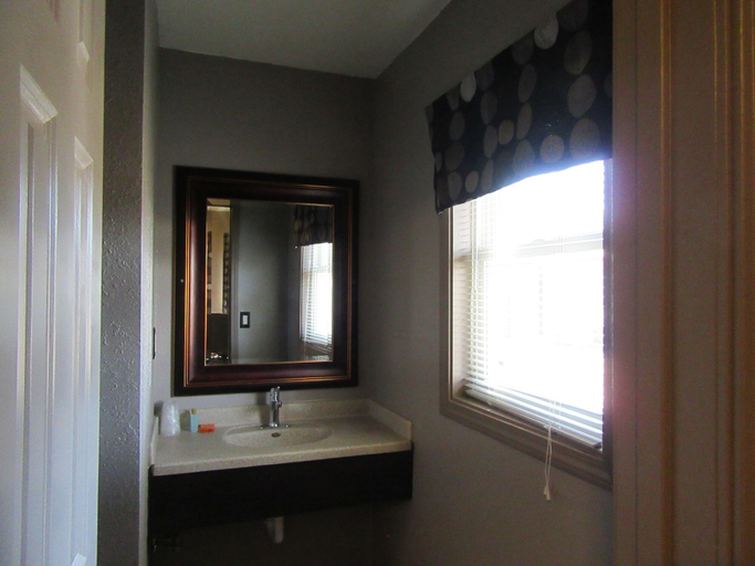 Bathroom 3, Pullman Motel, Barron