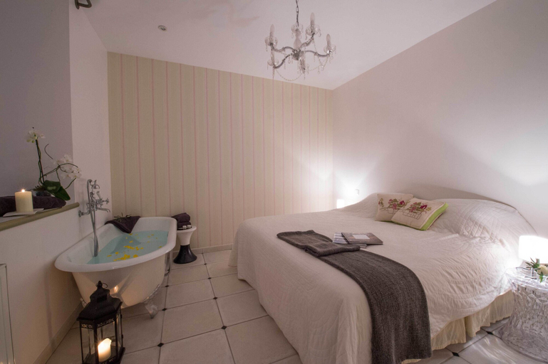 Bedroom 5, Le Mascaret, Manche