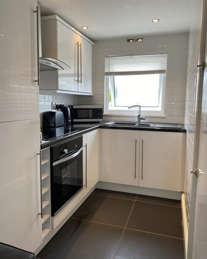 Others 4, Inviting 2-bed Chalet in Caernarfon, Gwynedd