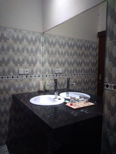 Bathroom 5, Kartika Bungalows, Gianyar