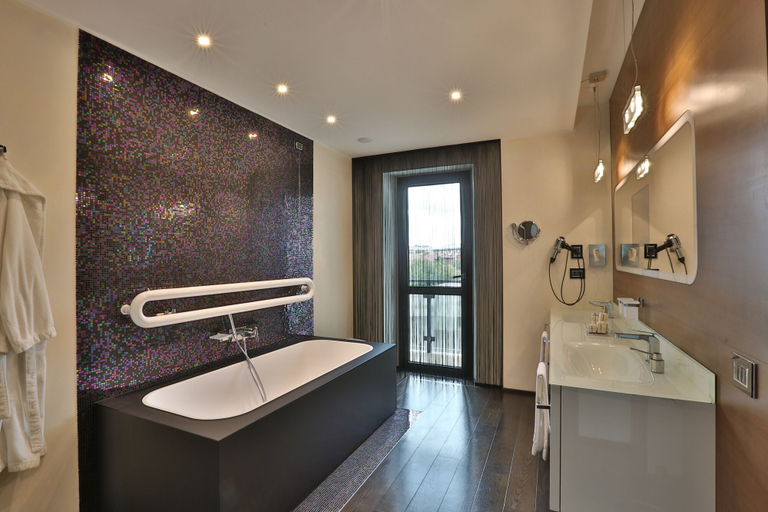 Bathroom 4, Palace Hotel Moderno, Pordenone
