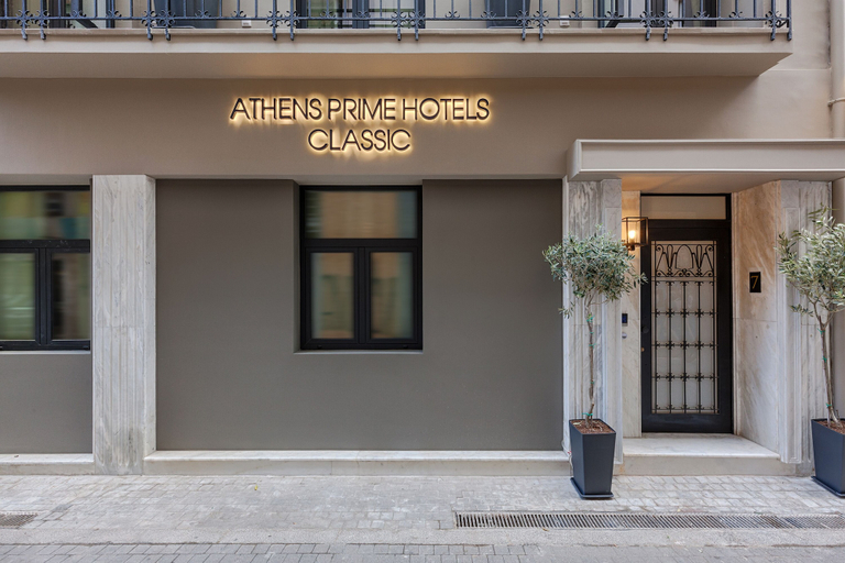 Exterior & Views