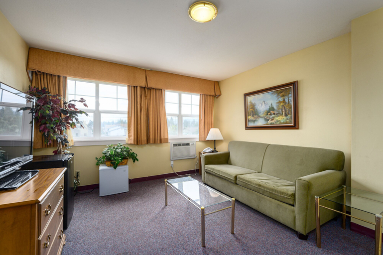 Others 5, Three Rivers Inn, Skagit