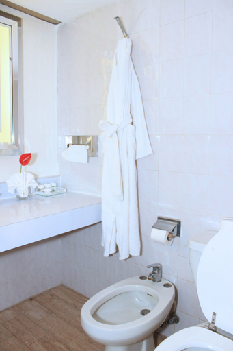 Bathroom 4, Hotel Mont Fébé, Mfoundi