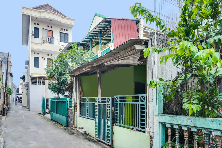 Exterior & Views 1, Hotel O Christine Home Stay Syariah, Karawang
