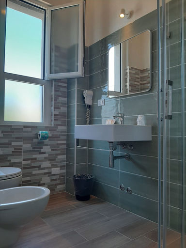 Bathroom 4, Hotel Alabama, Rimini