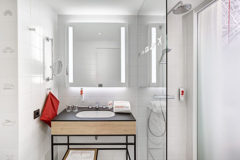 Bathroom 5, Intercityhotel Amsterdam Schiphol Airport, Haarlemmermeer