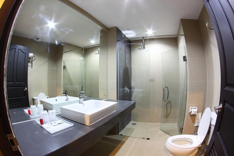 Bathroom 4, White Inn Nongkhai Hotel, Muang Nong Khai