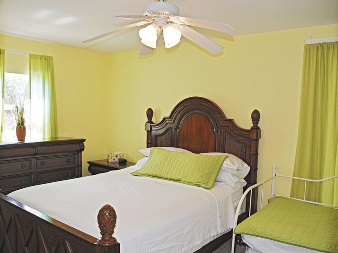 Bedroom 3, The Little Oasis Beach House, Lee