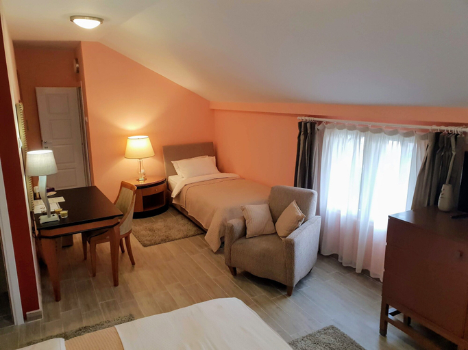 Bedroom 3, Male stepenice, Belgrade