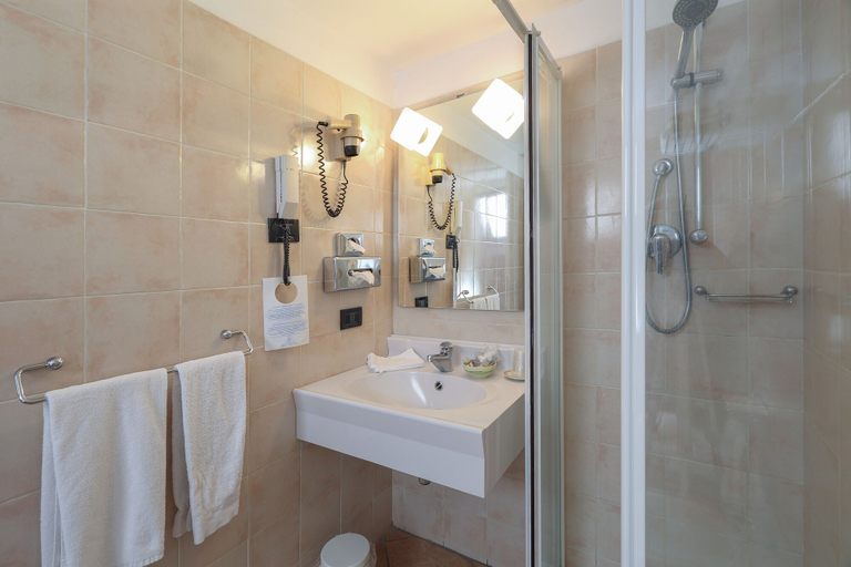 Bathroom 5, Hotel Villa Sonia, Messina