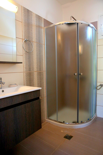 Bathroom 5, Kappatos Apartments, Ionian Islands