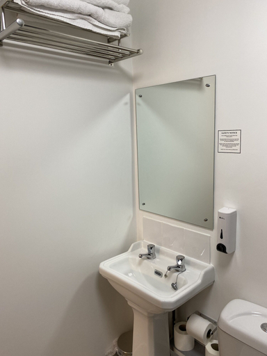 Bathroom 5, The Grand Harbour Hotel, Devon