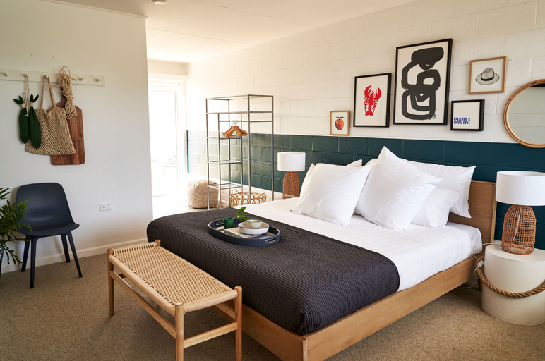 Bedroom 2, Peterborough House & Motel, Moyne - South