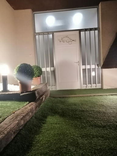 Exterior & Views 2, Lapausedegout, Lot