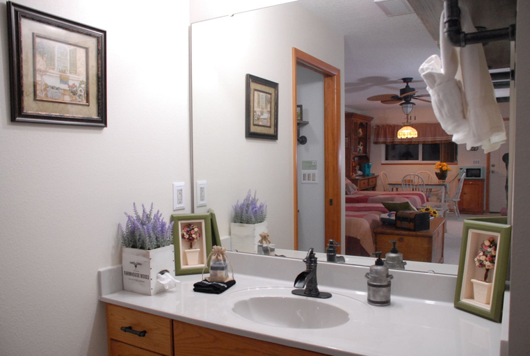 Bathroom 4, Crystal River Lullaby B&B, Citrus