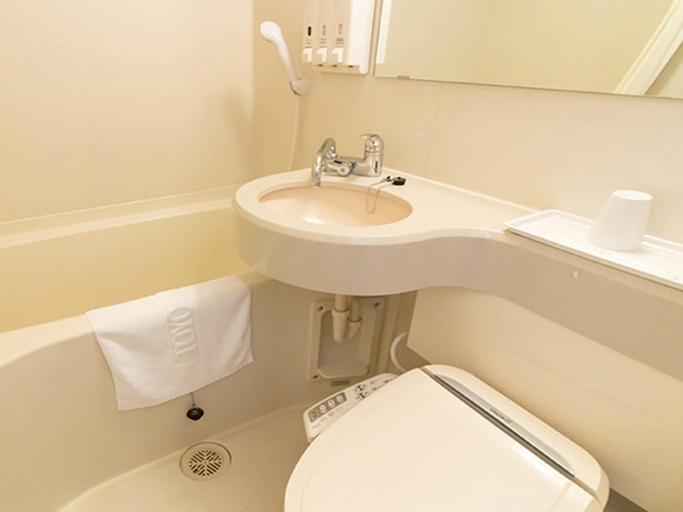 Bathroom 4, Toyoko Inn Shin-Osaka Chuo-guchi Honkan, Osaka