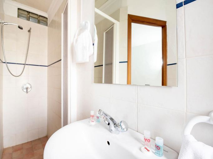 Bathroom 5, Hostal Santiago, Sevilla