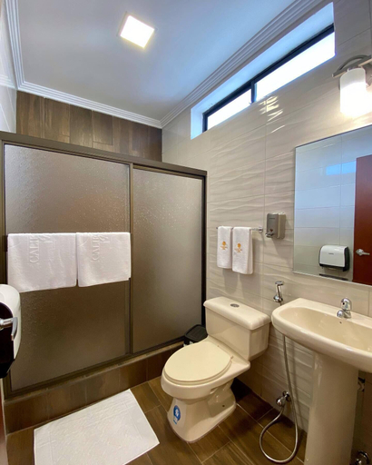 Bathroom 4, Hostal California Inn, Guayaquil