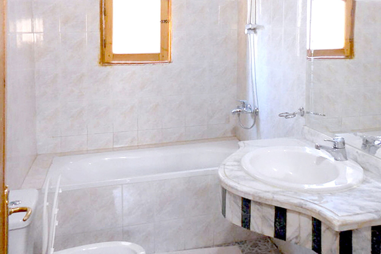Bathroom 4, Hotel Sheherazade, Luxor