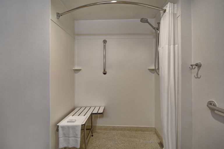Bedroom 4, Hampton Inn NY-JFK, New York