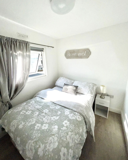 Bedroom 2, Inviting 2-bed Chalet in Caernarfon, Gwynedd