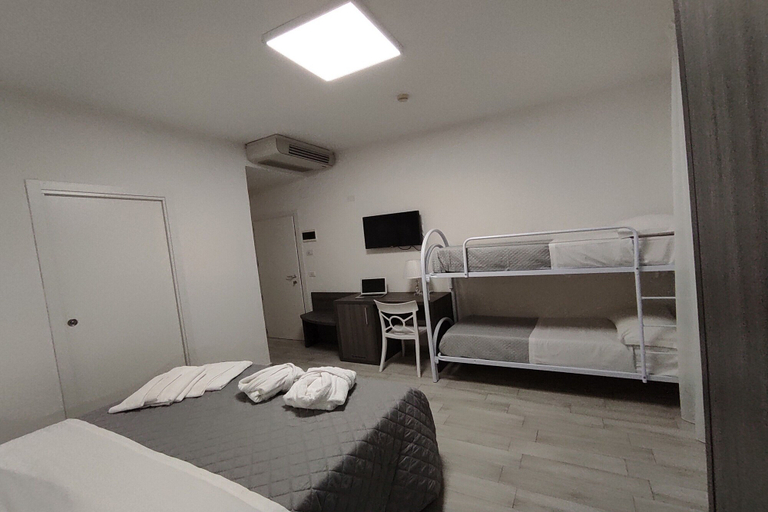 Bedroom 2, Hotel Gran San Bernardo, Rimini